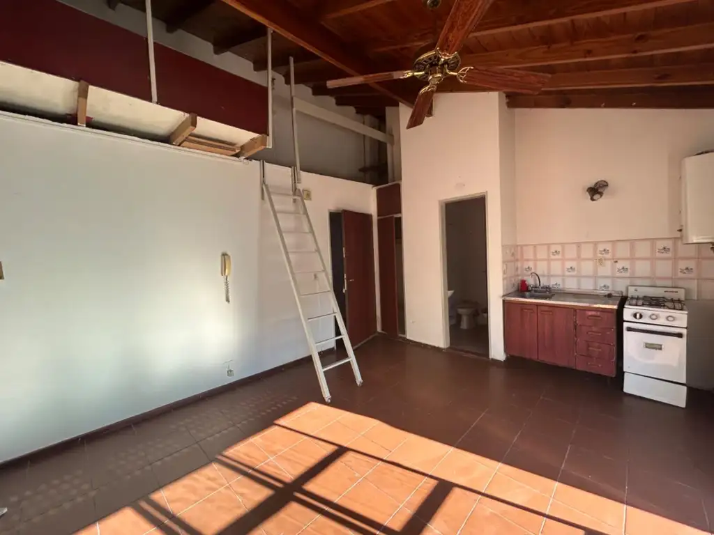 Foto de Monoambiente con cocina incorporada y balcón. Sin expensas, imagen 1