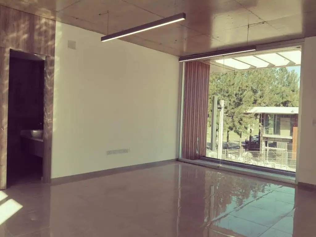 Foto de OFICINA EN ALQUILER- 63M2 - PASEO DON CARLOS -31 ESQUINA 506 -GONNET LA, imagen 2