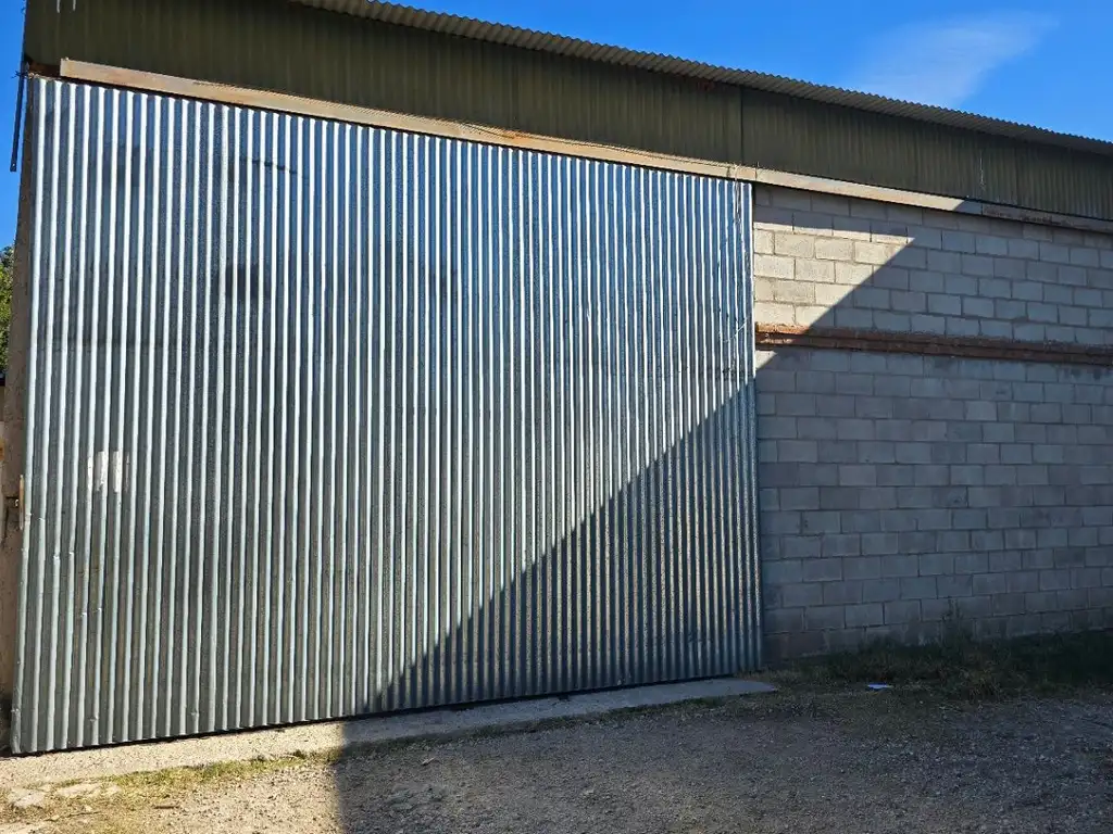 Foto de Galpón en alquiler de 350m2 ubicado en San Luis, imagen 2