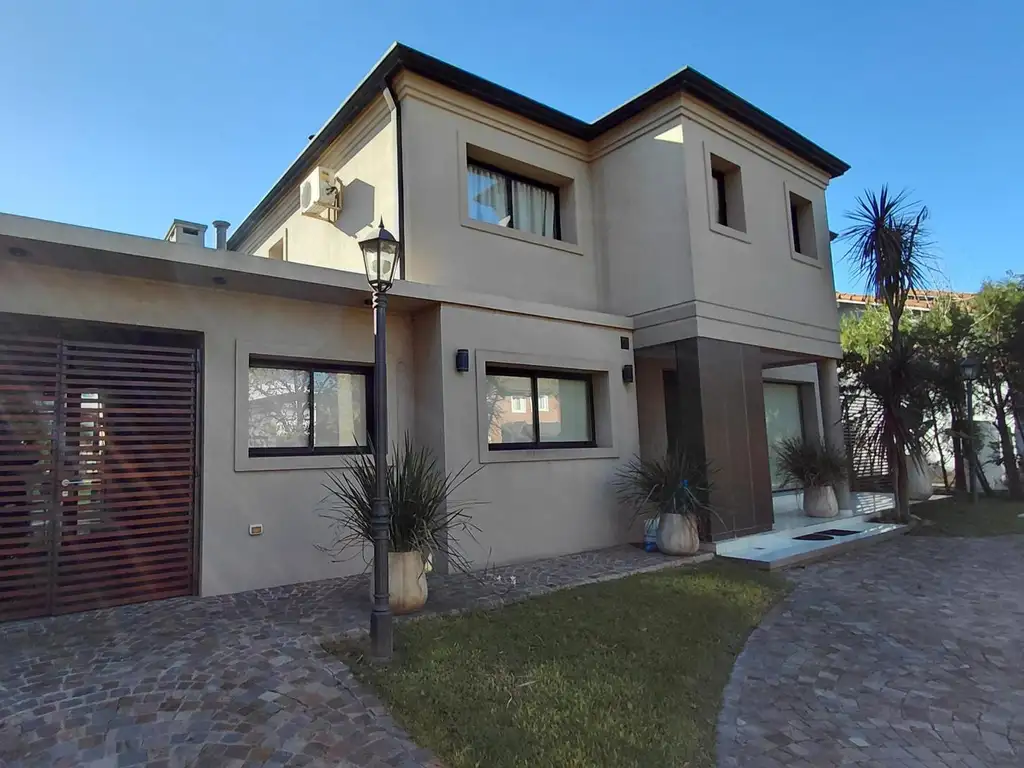 Foto de CASA 7 AMB + HAB. DE SERVICIO - DOBLE LOTE - PISCINA, imagen 1