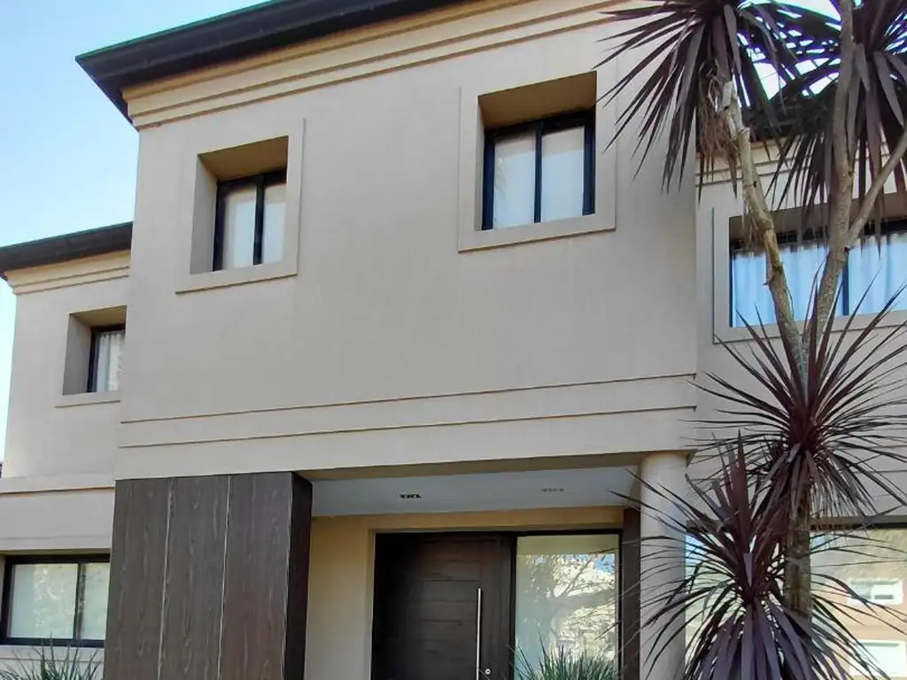 Foto de CASA 7 AMB + HAB. DE SERVICIO - DOBLE LOTE - PISCINA, imagen 2