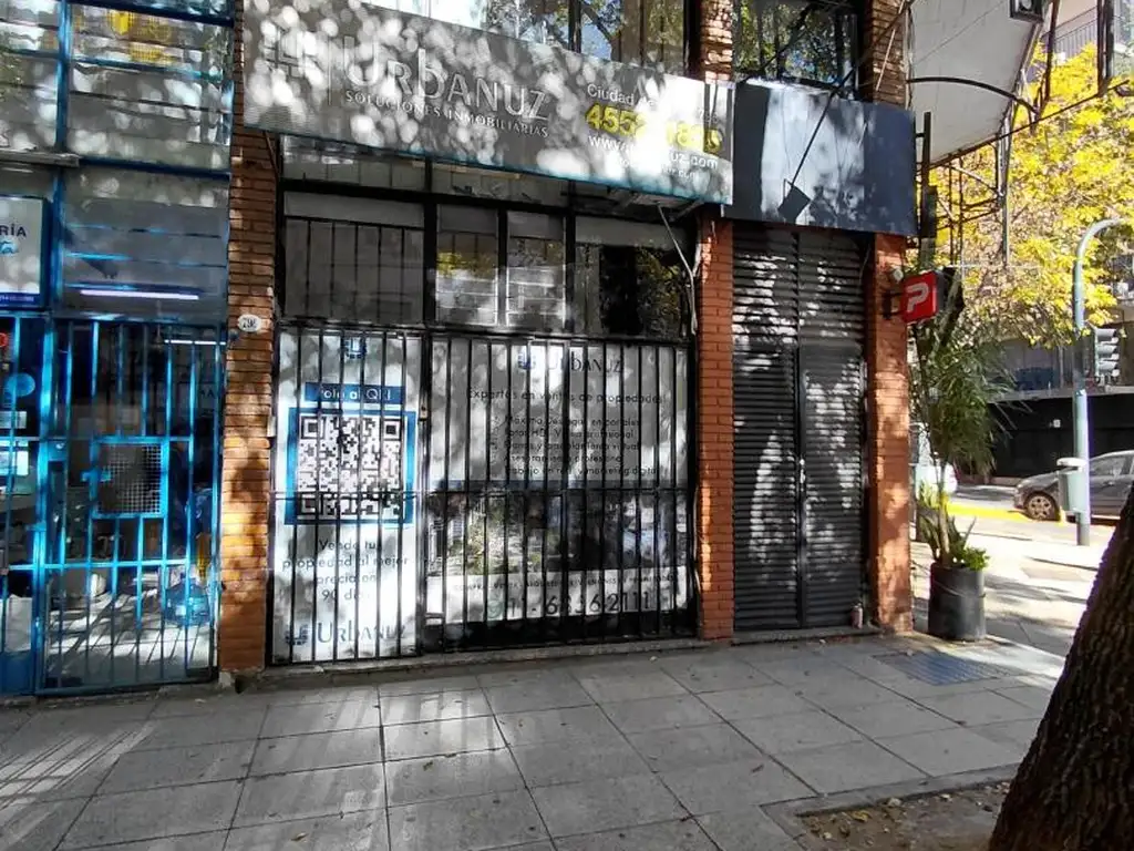Foto de LOCAL EN 2 PLANTAS - VIDRIERA DE 3 MTS - EXCELENTE UBICACION, imagen 4