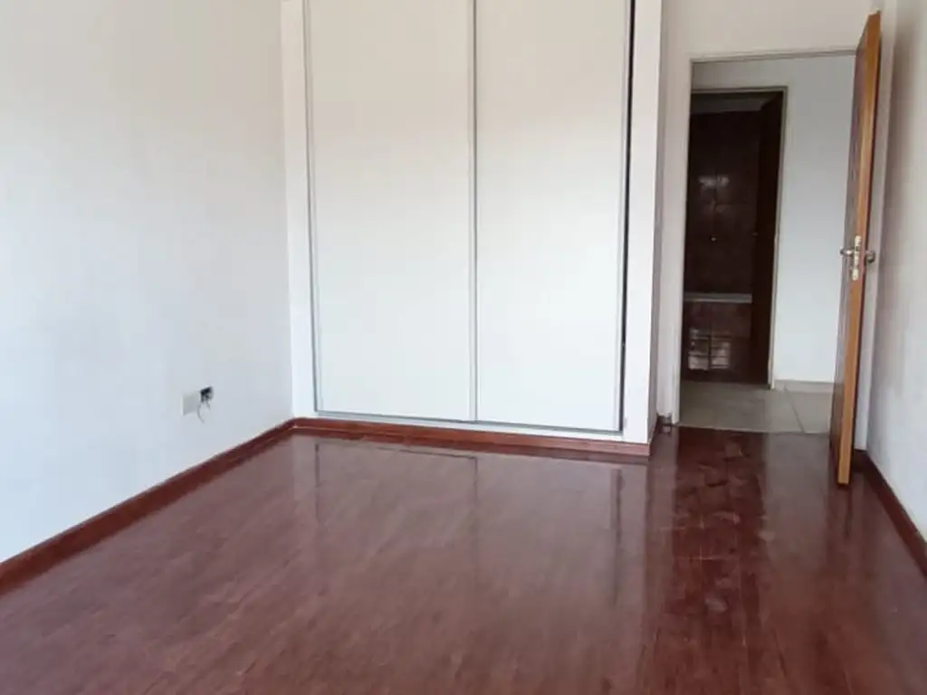 Foto de EXCELENTE OPORTUNIDAD VENTA 2 Ambientes!, Frente, Esquina, con dos, imagen 2