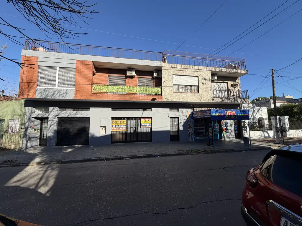 Foto de DEPARTAMENTO 1 AMBIENTE DIVIDIDO EN PLANTA BAJA CON PATIO, imagen 1