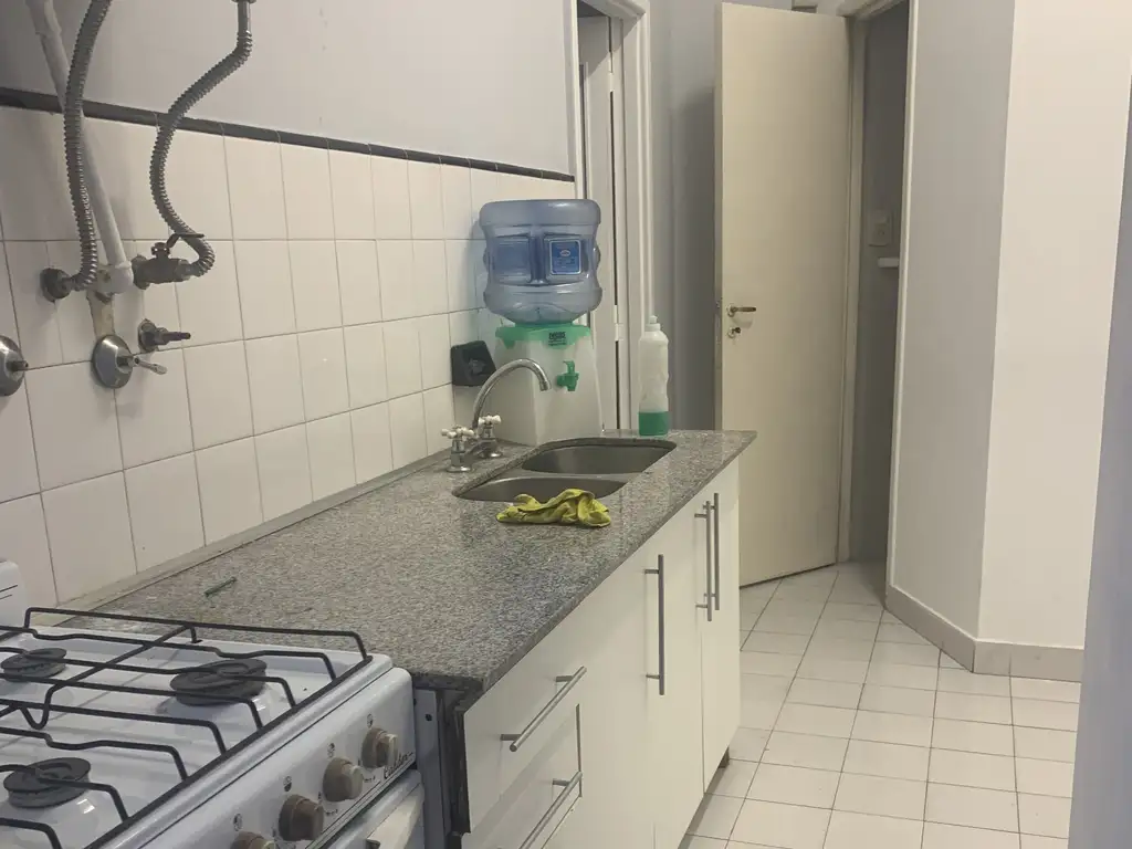 Foto de DEPARTAMENTO 1 AMBIENTE DIVIDIDO EN PLANTA BAJA CON PATIO, imagen 5