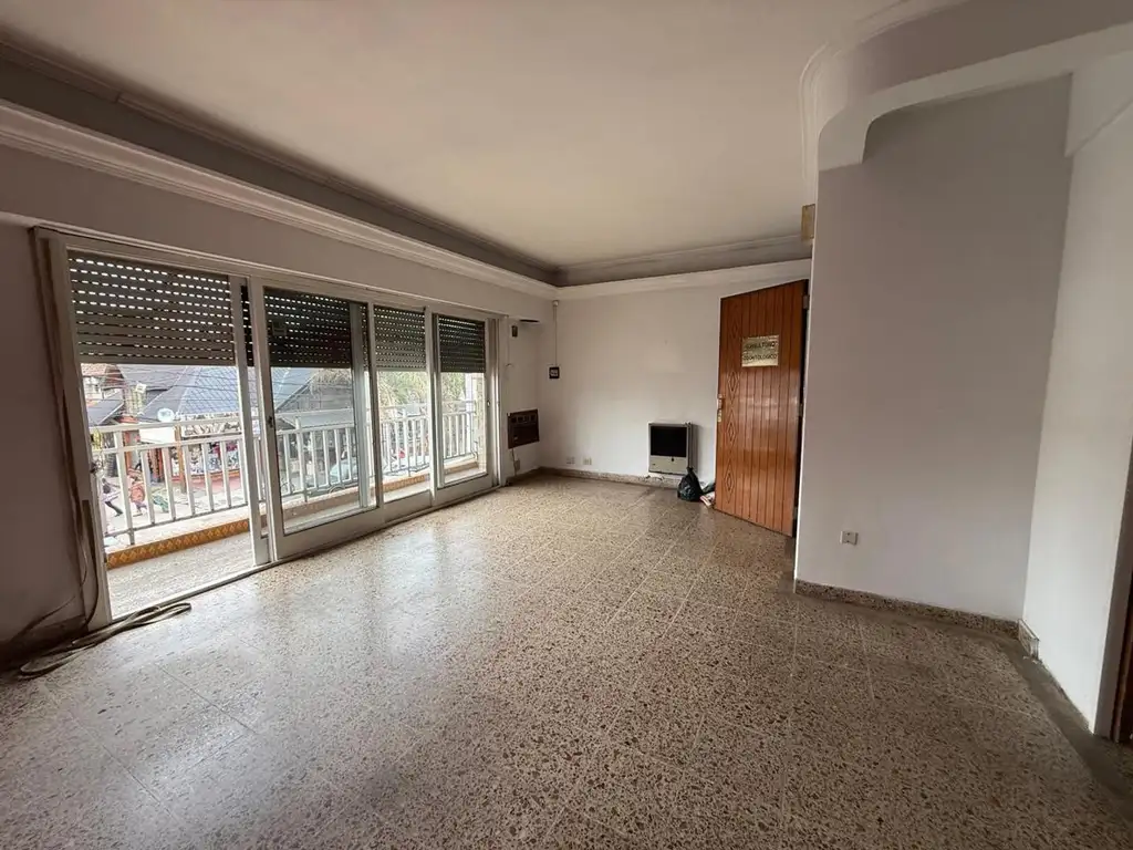Foto de DEPARTAMENTO 3 AMB 1 PISO FRENTE - HURLINGHAM CENTRO, imagen 2