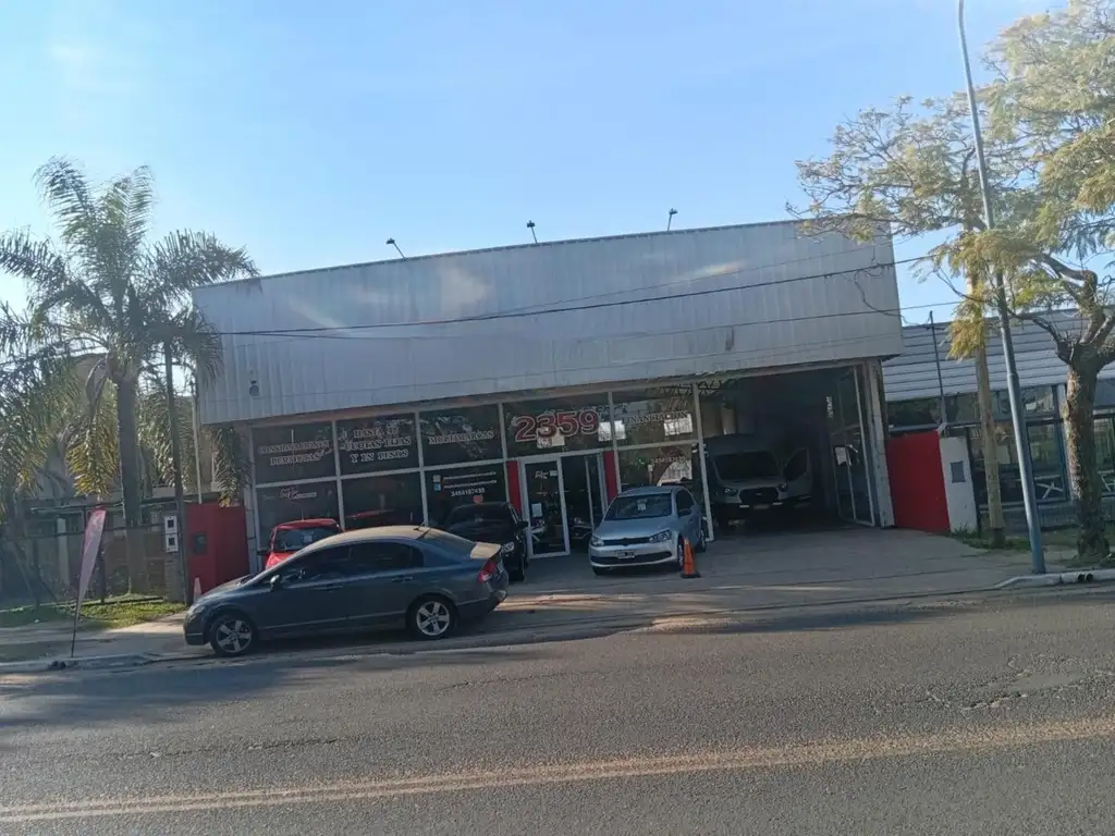 Foto de Salón comercial sobre Avenida principal, imagen 1