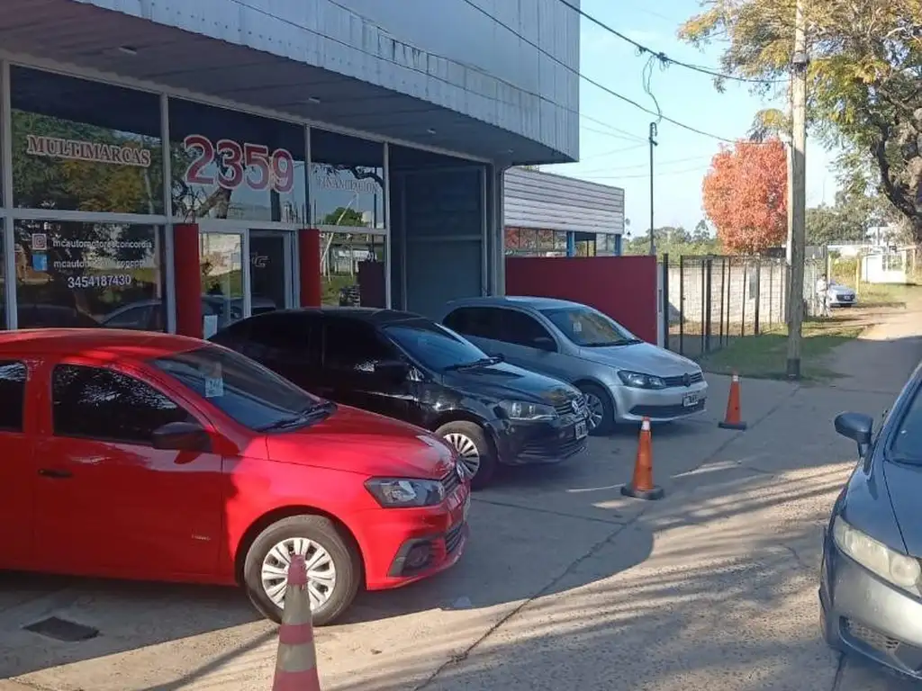 Foto de Salón comercial sobre Avenida principal, imagen 2