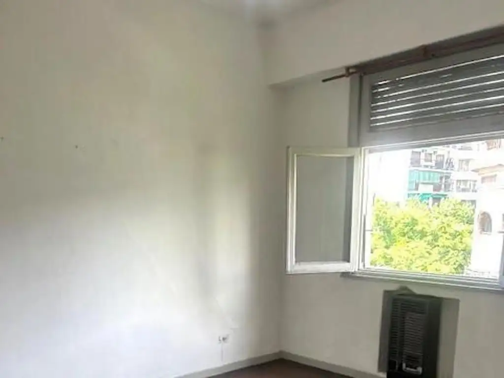 Foto de Muy còmodo, muy luminoso 2 amb.al frente, 2 piso x esc., imagen 1