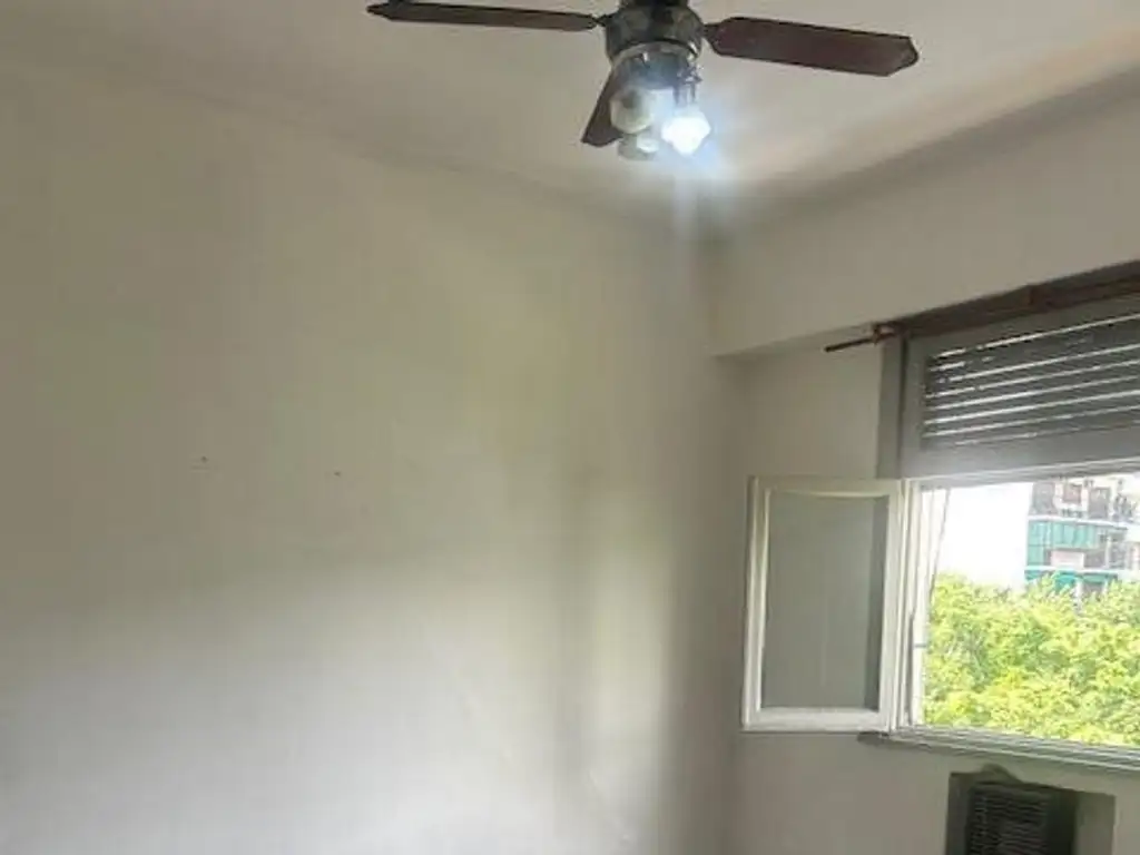 Foto de Muy còmodo, muy luminoso 2 amb.al frente, 2 piso x esc., imagen 5