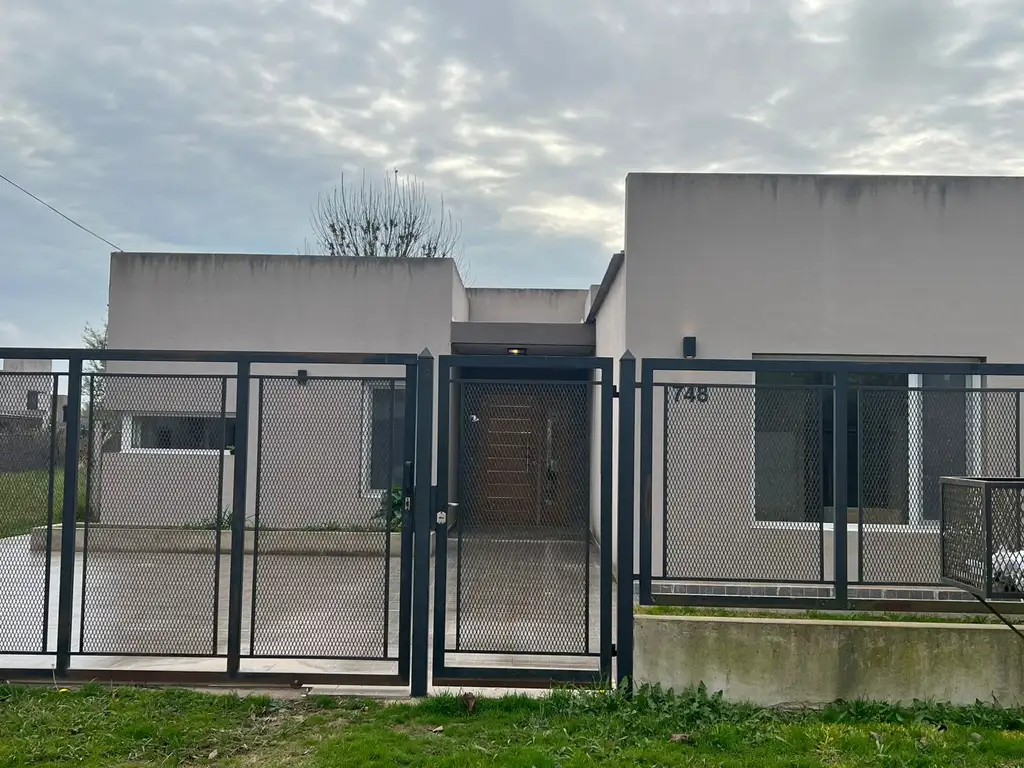 Foto de CASA CON PILETA Y GARAGE EN VENTA Y ALQUILER, GENERAL LAS HERAS, imagen 1