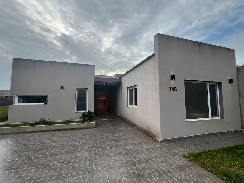 Foto de CASA CON PILETA Y GARAGE EN VENTA Y ALQUILER, GENERAL LAS HERAS, imagen 4
