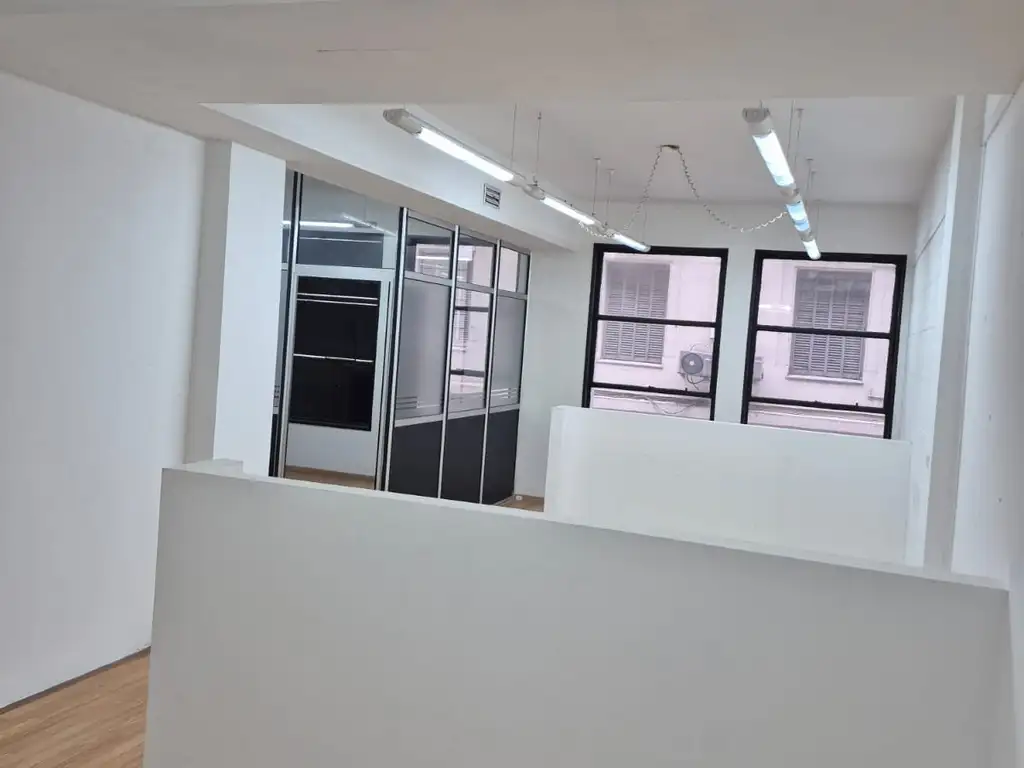 Foto de Oficina de 75m2 al frente, imagen 1