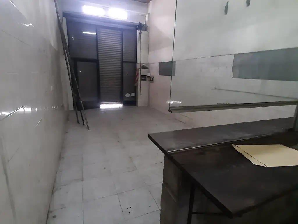 Foto de Alquiler. Polvorines. Local, galpón, oficinas y fondo libre, imagen 5