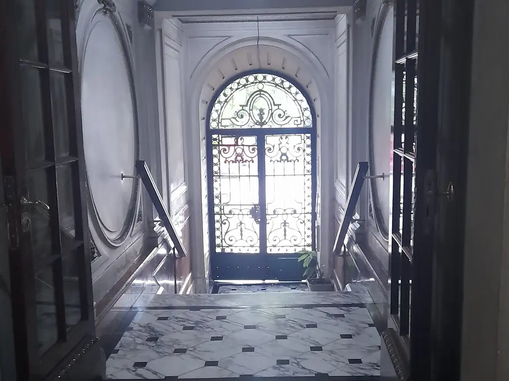 Foto de DEPARTAMENTO DE 4 AMBIENTES ANTIGUO AL FRENTE IMPECABLE!!, imagen 1