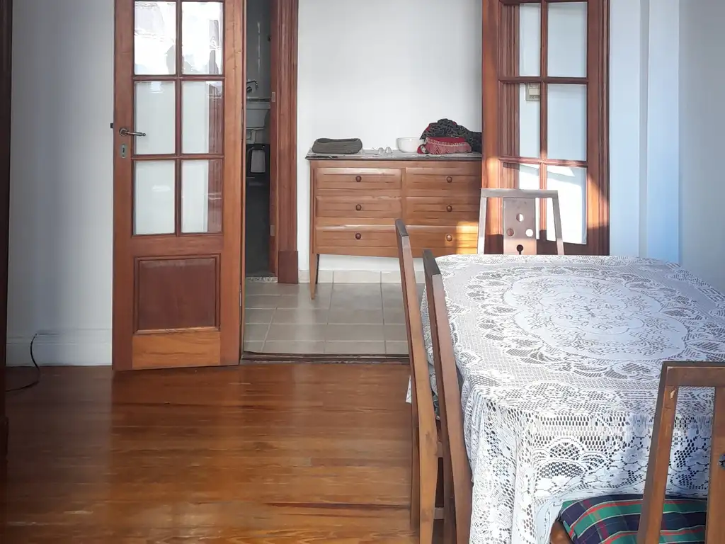 Foto de DEPARTAMENTO DE 4 AMBIENTES ANTIGUO AL FRENTE IMPECABLE!!, imagen 3