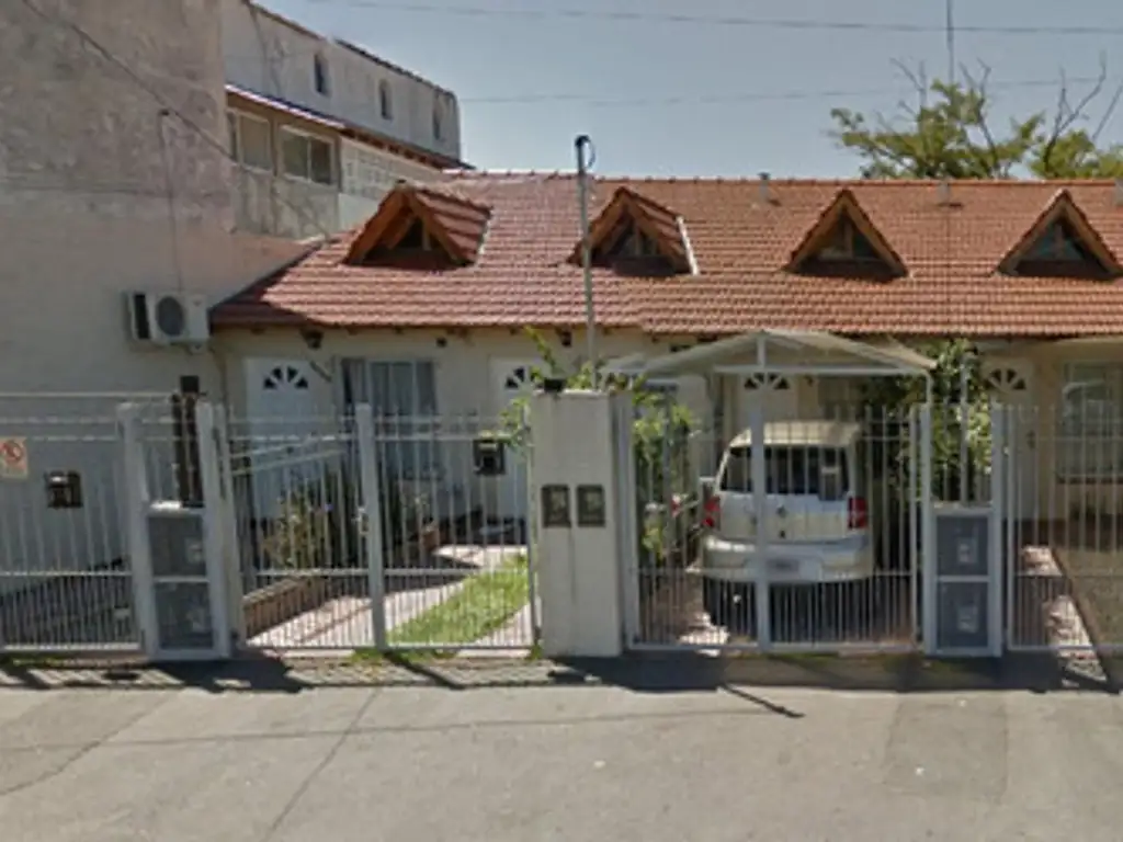 Foto de Duplex 2 1/2 Ambientes - A 10 Metros De Av. Pedro Diaz, imagen 2