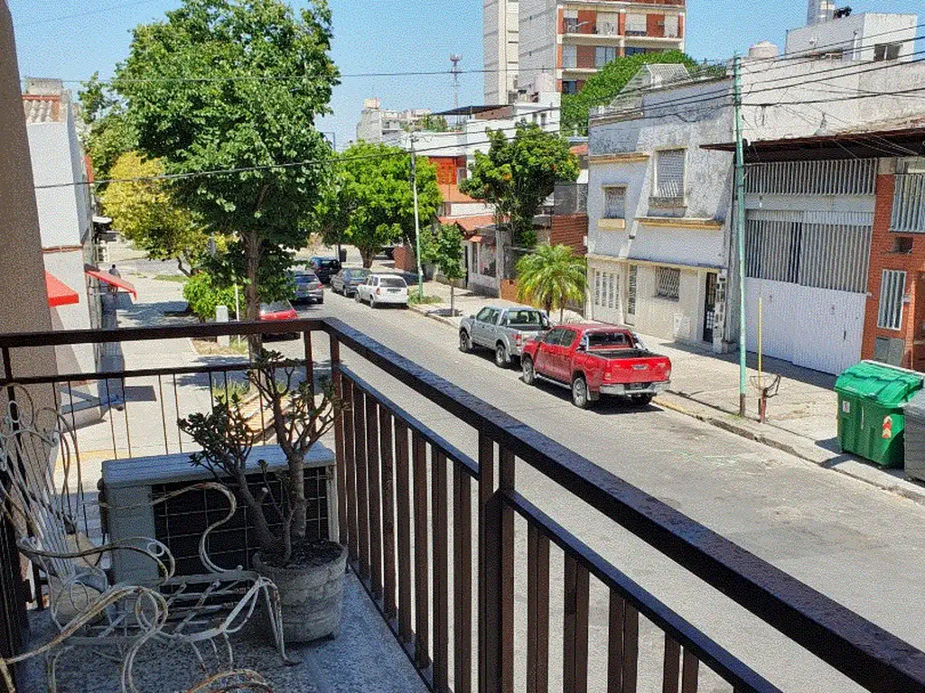Foto de Excelente departamento de 4 ambientes al frente con 2 balcones, imagen 3