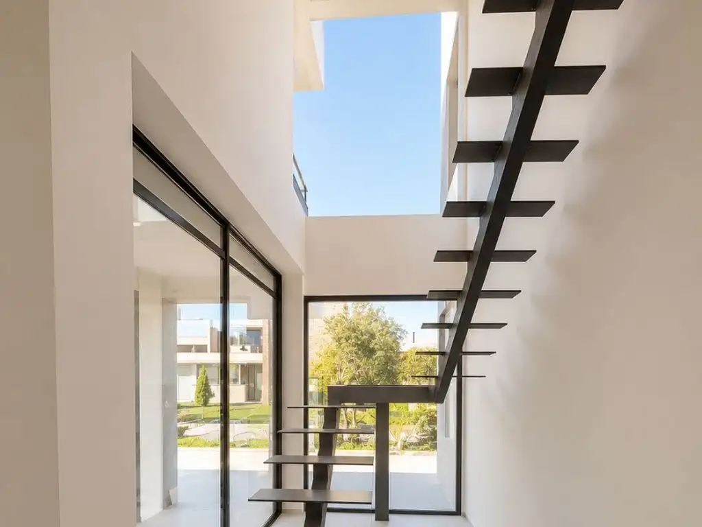 Foto de ALQUILER CASA | 6 AMBIENTES | COCHERA 3 AUTOS | OPCIONAL AMOBLADA, imagen 3