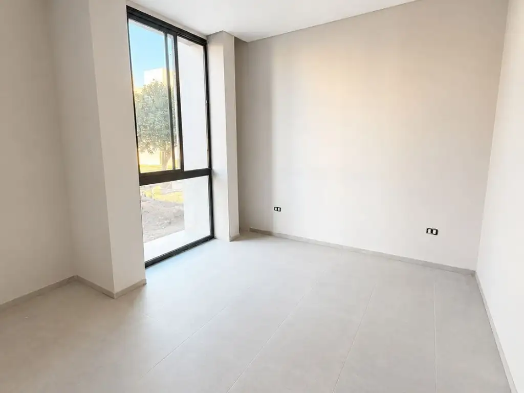 Foto de ALQUILER CASA | 6 AMBIENTES | COCHERA 3 AUTOS | OPCIONAL AMOBLADA, imagen 2