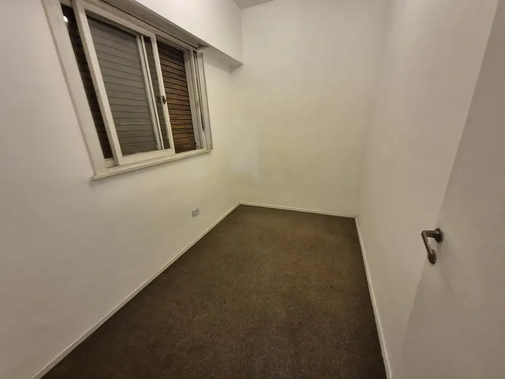 Foto de DEPARTAMENTO TRES AMBIENTES AL FRENTE SIN EXPENSAS- BAÑO - TOILETTE, imagen 3