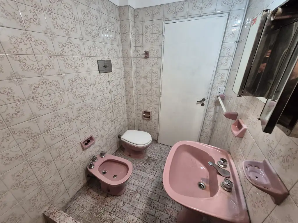 Foto de DEPARTAMENTO TRES AMBIENTES AL FRENTE SIN EXPENSAS- BAÑO - TOILETTE, imagen 4