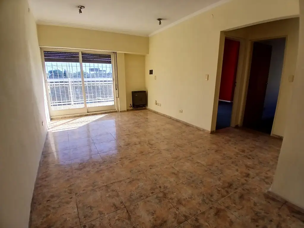 Foto de Departamento De Tres Ambientes. Morón Sur, imagen 2