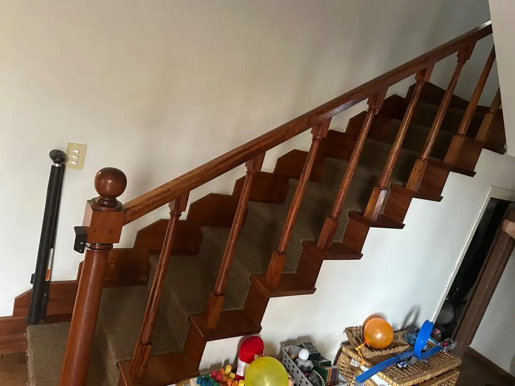 Foto de Sólida casa dos plantas en esquina, imagen 4