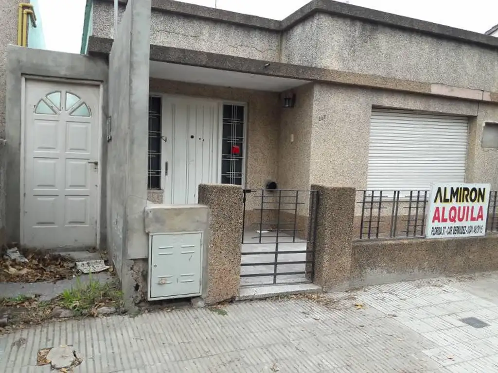 Foto de Alquiler | Casa 2 | Dormitorios | Capitán Bermúdez | Barrio Centro, imagen 2