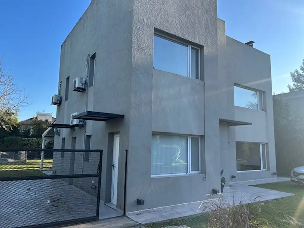 Foto de Moderna casa en alquiler en Ombúes de Hudson, imagen 1