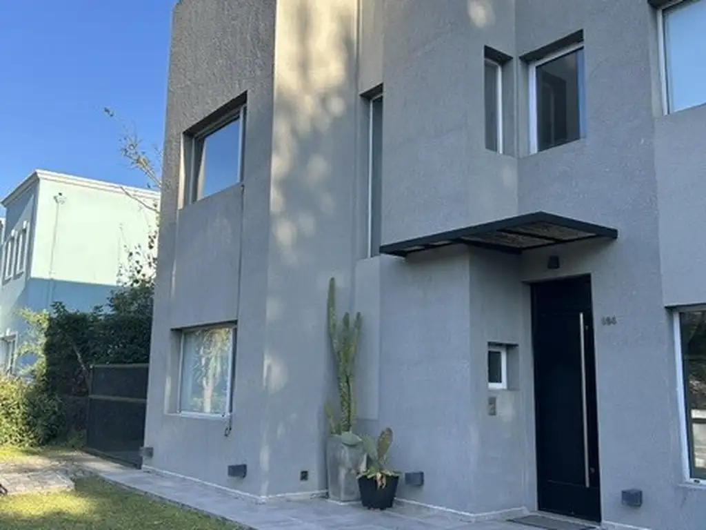 Foto de Moderna casa en alquiler en Ombúes de Hudson, imagen 2