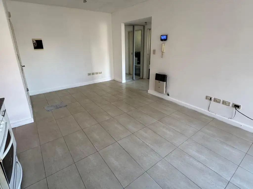 Foto de Departamento al frente con cochera, imagen 4