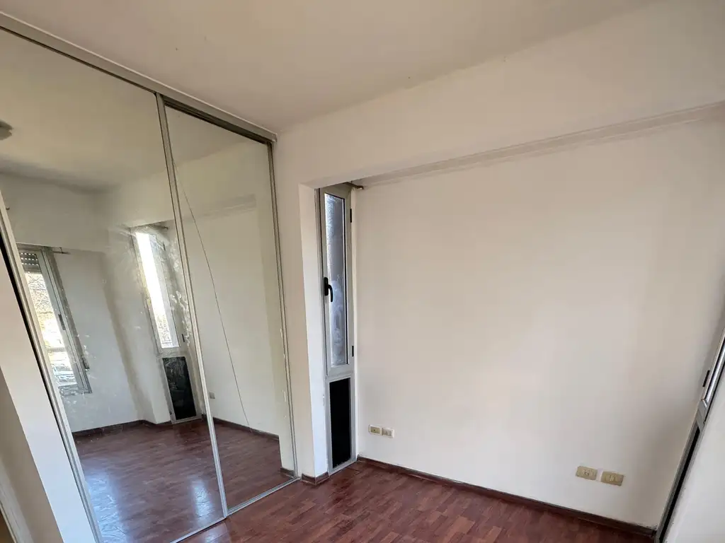 Foto de Departamento al frente con cochera, imagen 3
