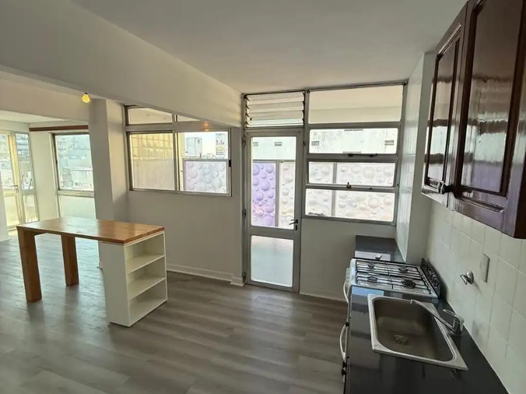 Foto de SEMIPISO 3 AMBIENTES 2 BAÑOS APTO PROFESIONAL, imagen 2