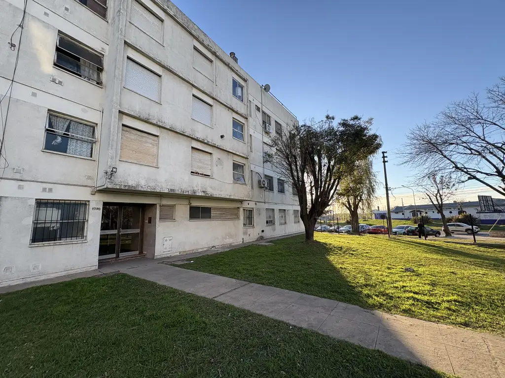 Foto de Alquila - Departamento 1 dorm - frente a estadio Dalmine, imagen 2