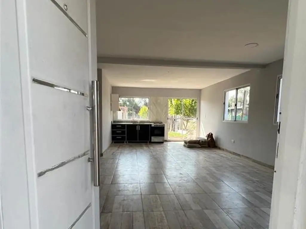 Foto de CASA EN ALQUILER ANUAL DE 5 AMBIENTES EN TORTUGUITAS (JCP), imagen 4