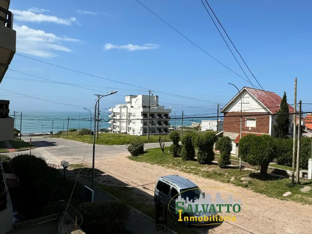 Foto de Chalet amplio con lote propio y zonificación R4 en Punta Mogotes, imagen 1