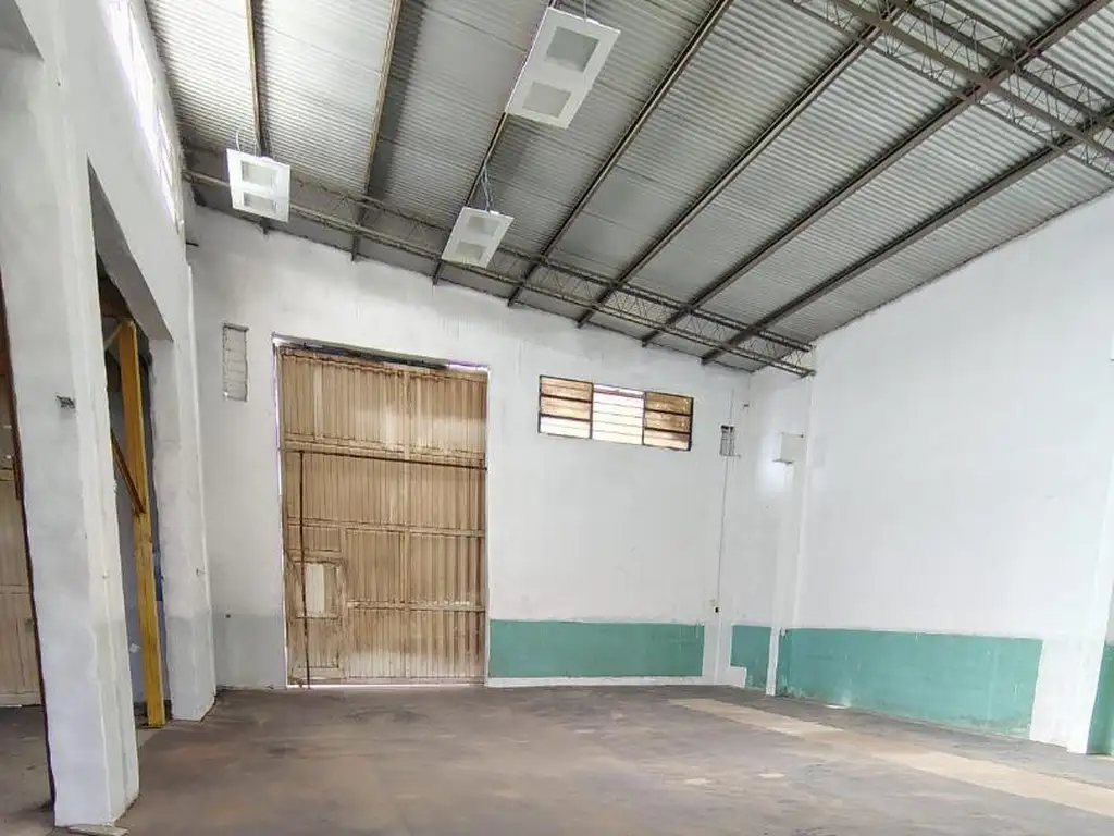 Foto de ALQUILO GALPON 800 MT2 EN AV. BODEREAU, imagen 4