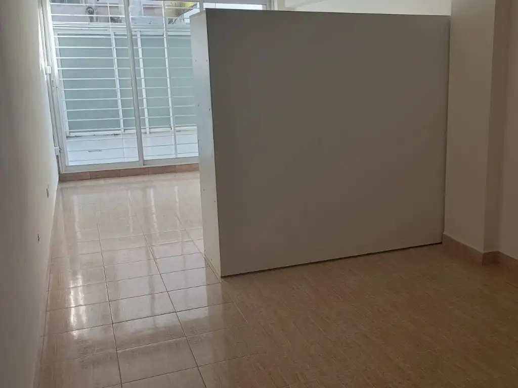 Foto de 1 ambiente divisible al contrafrente. Patio con quincho cubierto, imagen 4