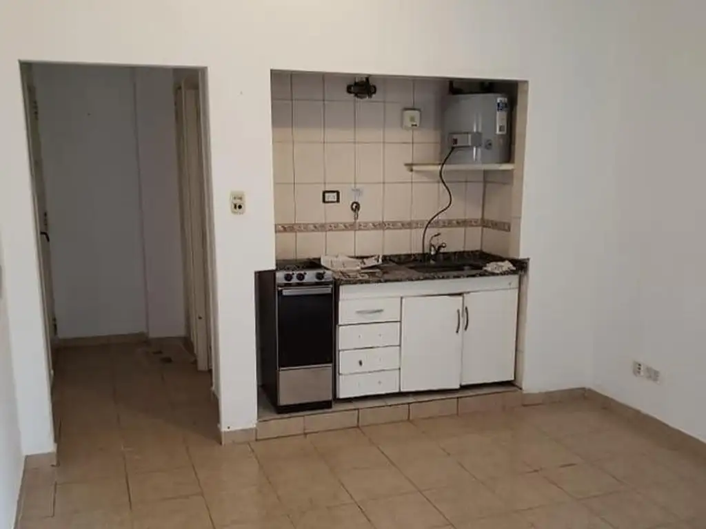 Foto de REGIO DEPARTAMENTO DE 1 AMB. EN EXCELENTE ZONA - OPORT., imagen 3