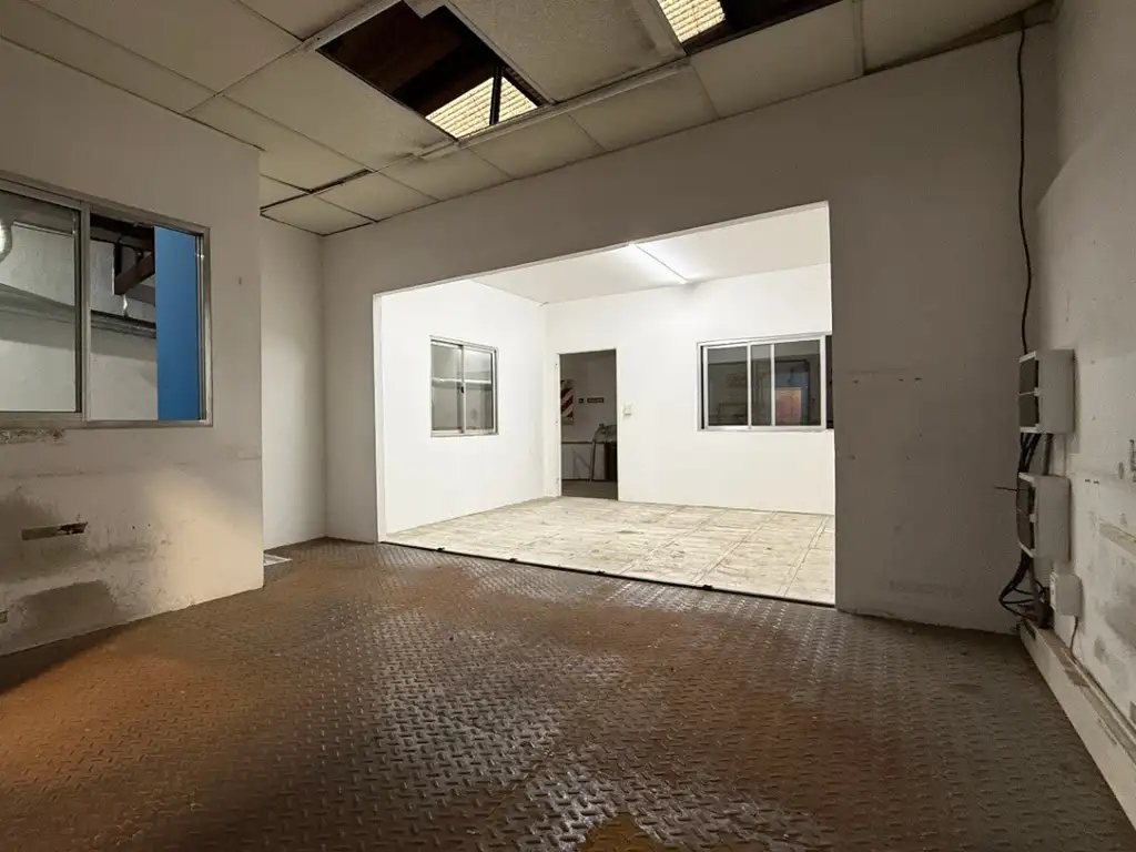 Foto de Depósito en venta de 200m2 ubicado en Parque Patricios, imagen 1