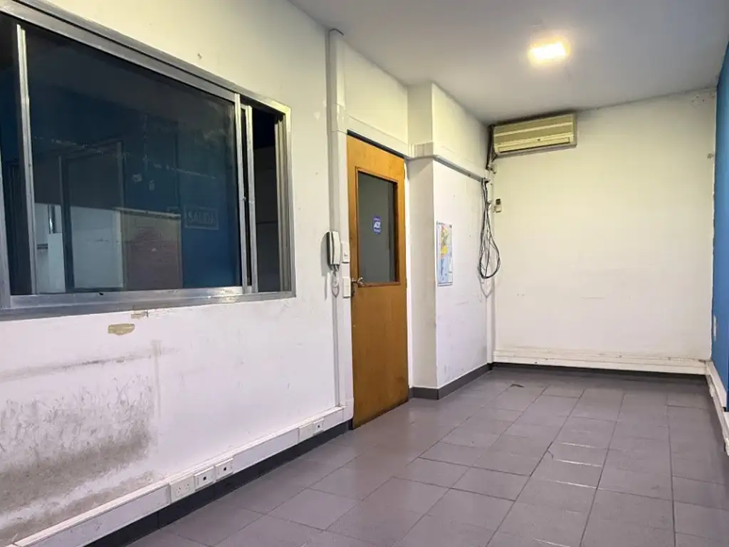Foto de Depósito en venta de 200m2 ubicado en Parque Patricios, imagen 1