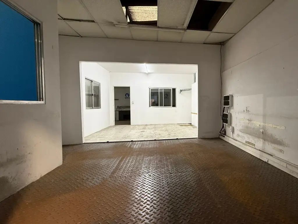 Foto de Depósito en venta de 200m2 ubicado en Parque Patricios, imagen 4