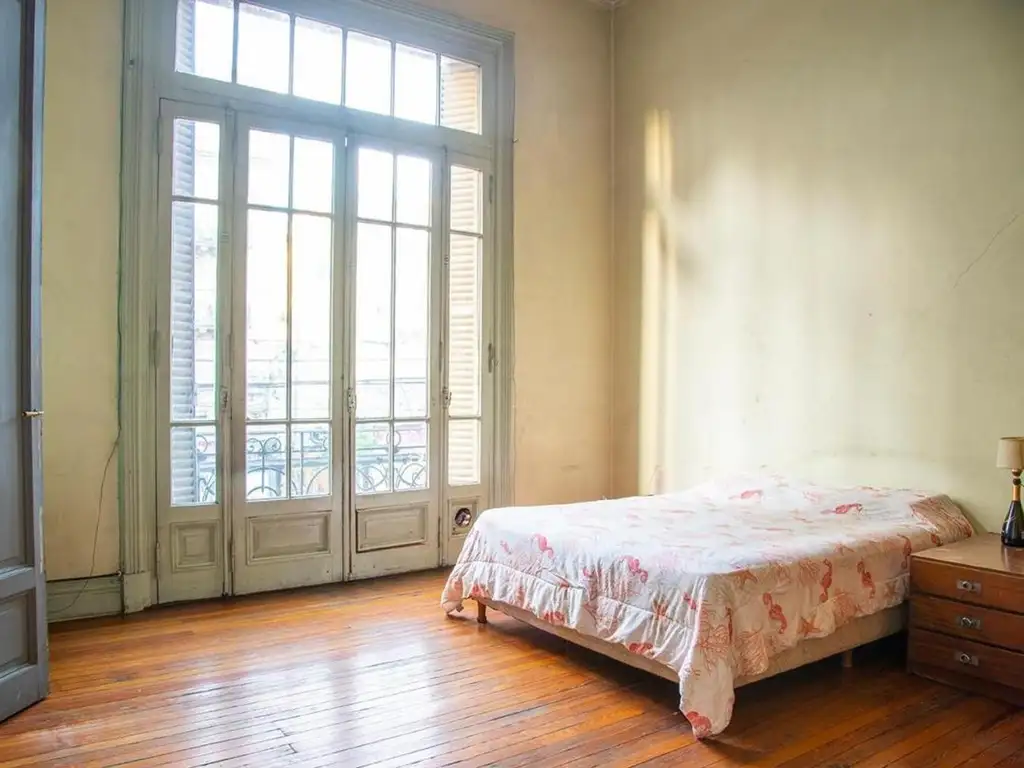 Foto de VENTA PH 7 AMB EN FLORES GRAN OPORTUNIDAD - 180M + 50M, imagen 1