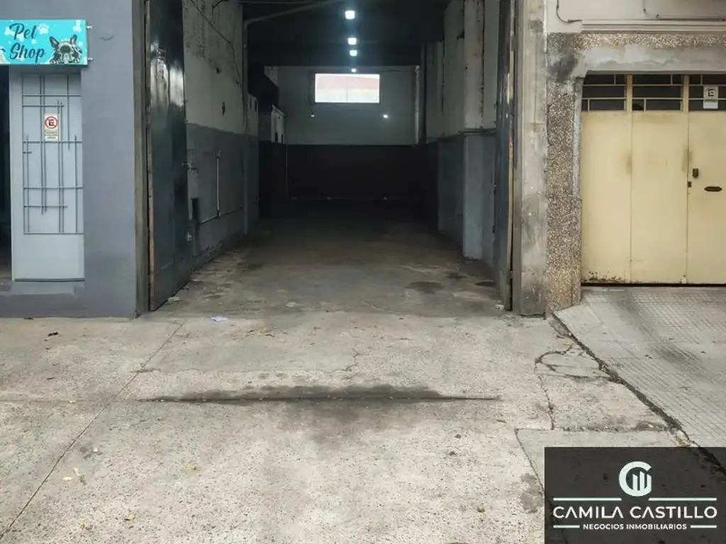 Foto de Galpón en alquiler de 90m2 ubicado en Villa Lugano, imagen 2