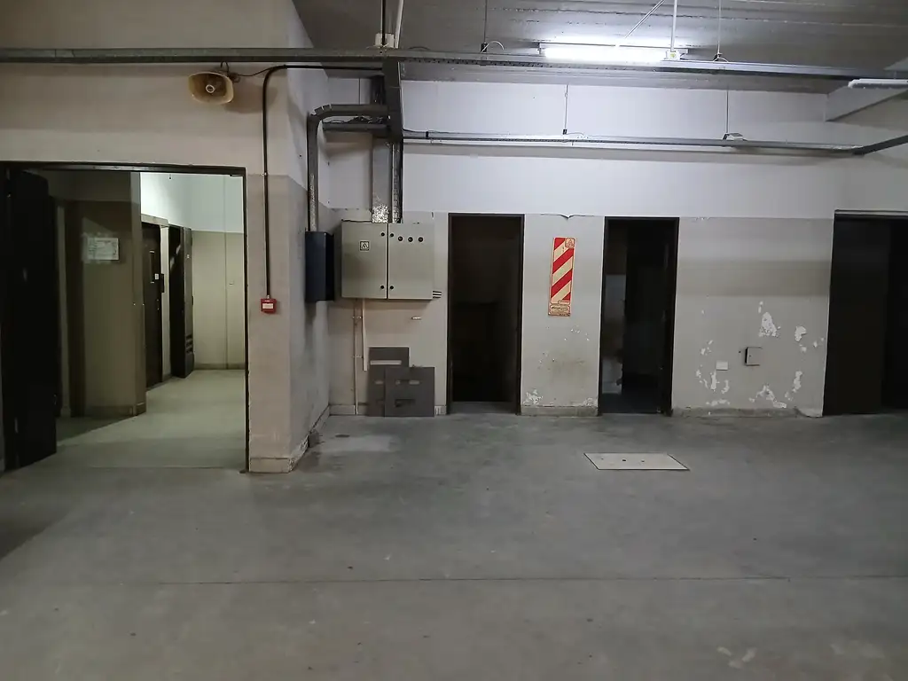 Foto de DEPOSITO DE TRES PLANTAS EN DOBLE LOTE., imagen 3