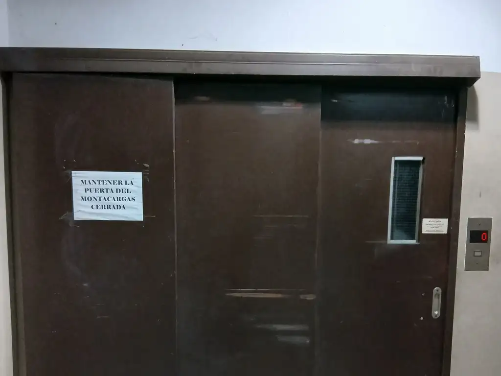 Foto de DEPOSITO DE TRES PLANTAS EN DOBLE LOTE., imagen 1