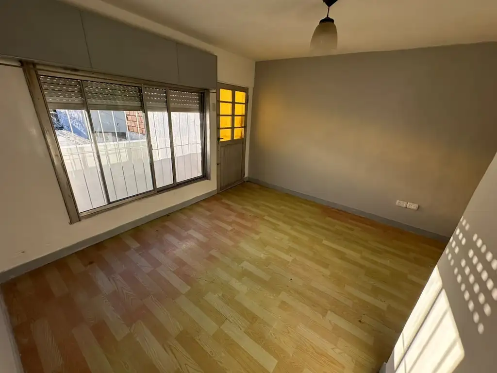 Foto de Alquiler de PH dos ambientes en Wilde Centro, imagen 2