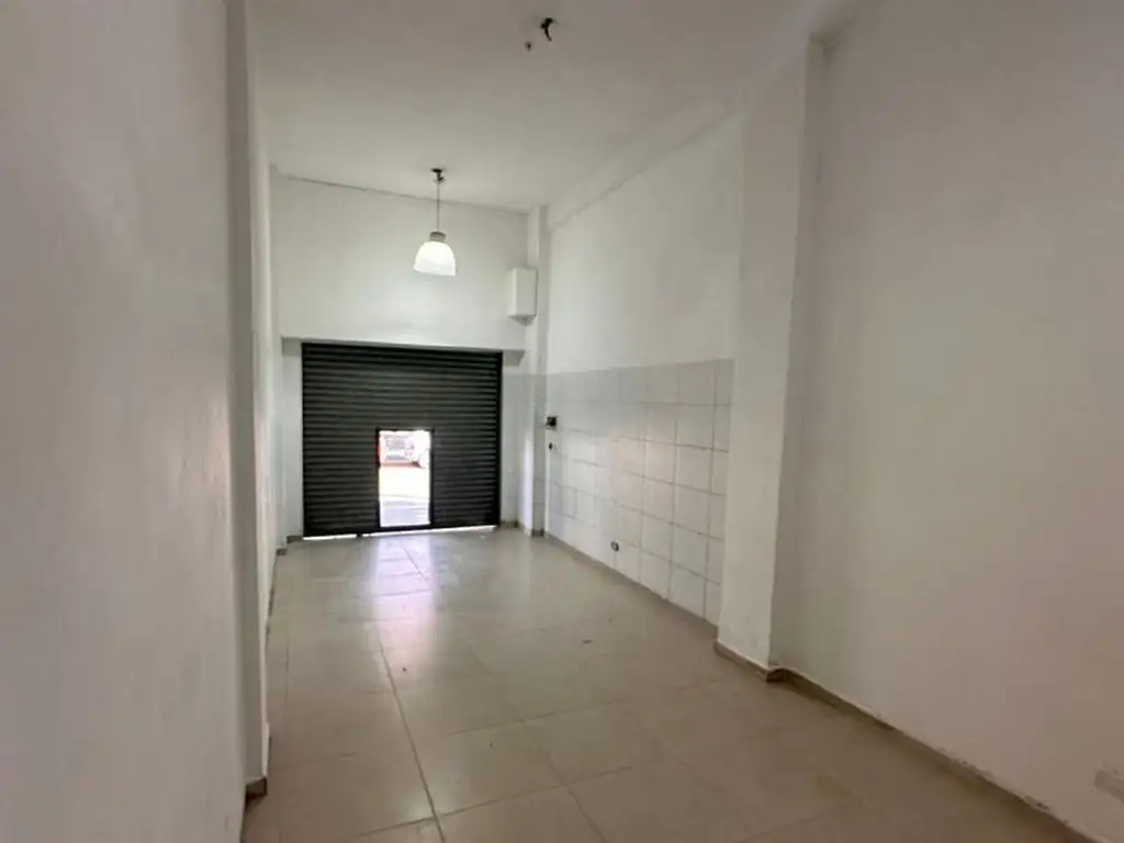 Foto de Local - Alquiler - Argentina, La Matanza - Av. Luro 5472, imagen 3