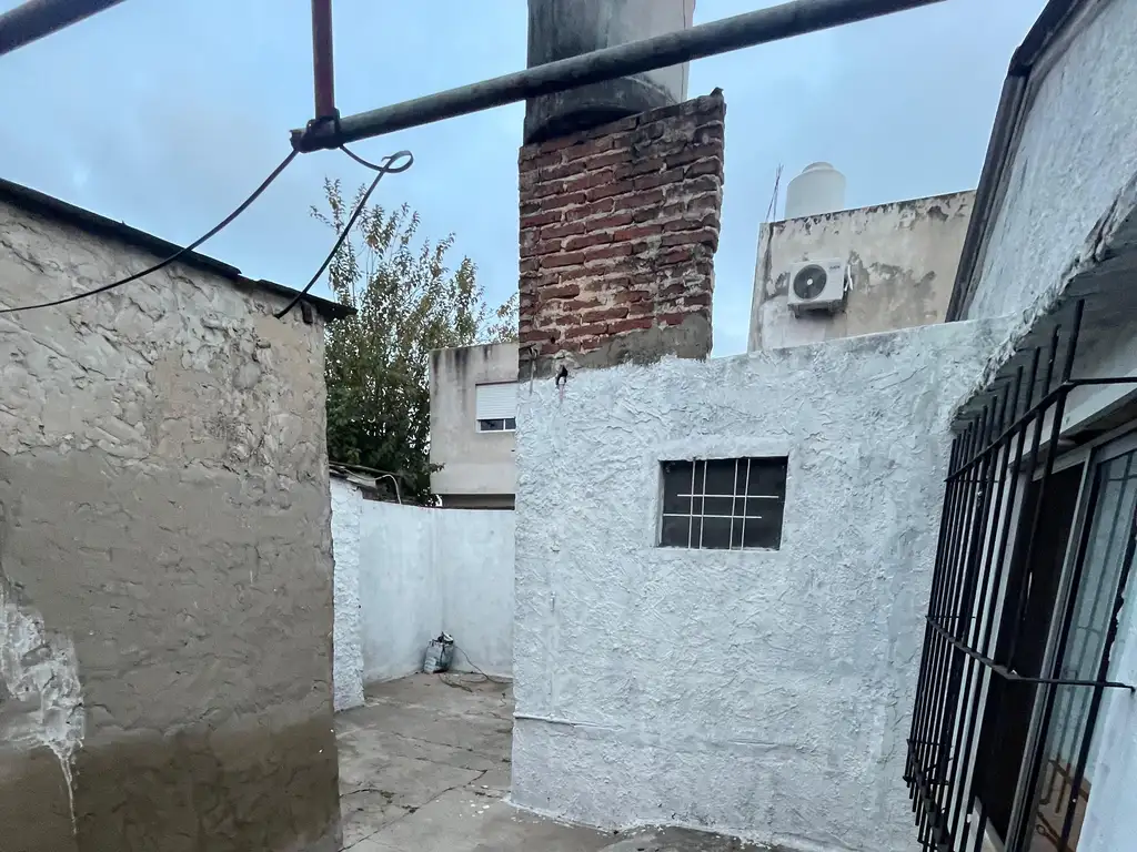 Foto de ALQUILER - LA TABLADA - PH 3 AMBIENTES AL FRENTE CON PATIO y GARAJE, imagen 2